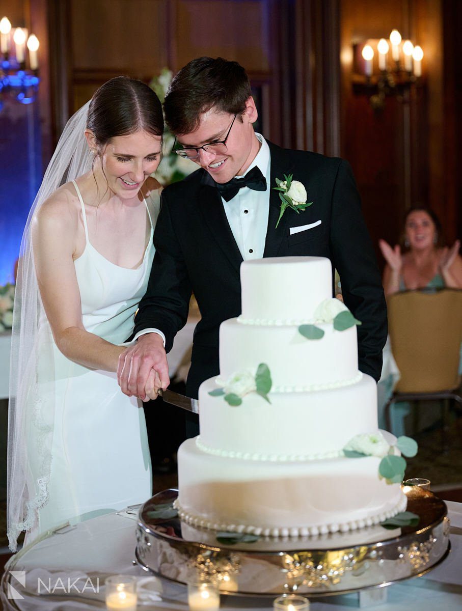 university club of chicago wedding photos reception cake cutting