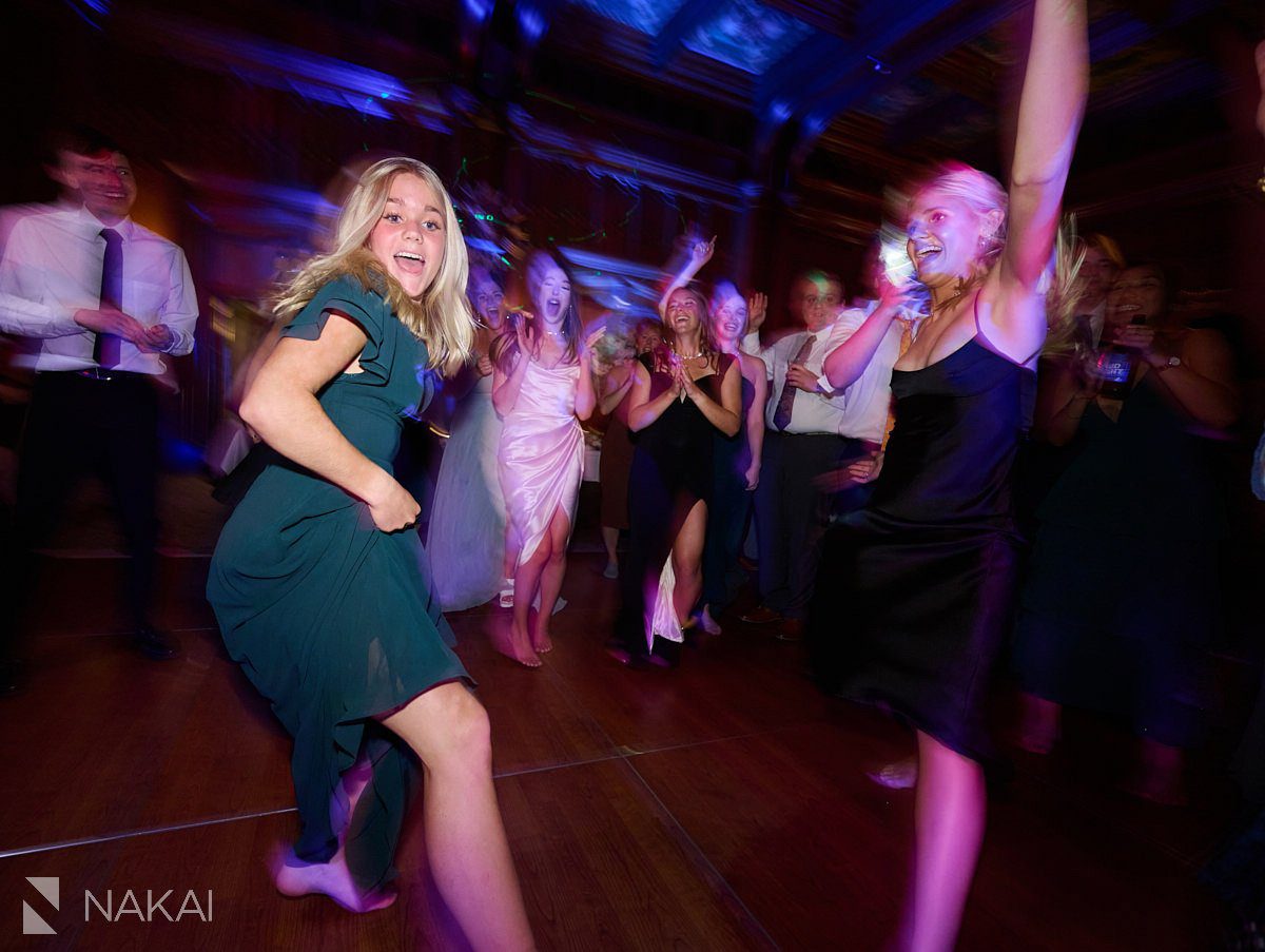 university club of chicago wedding photos fun dancing