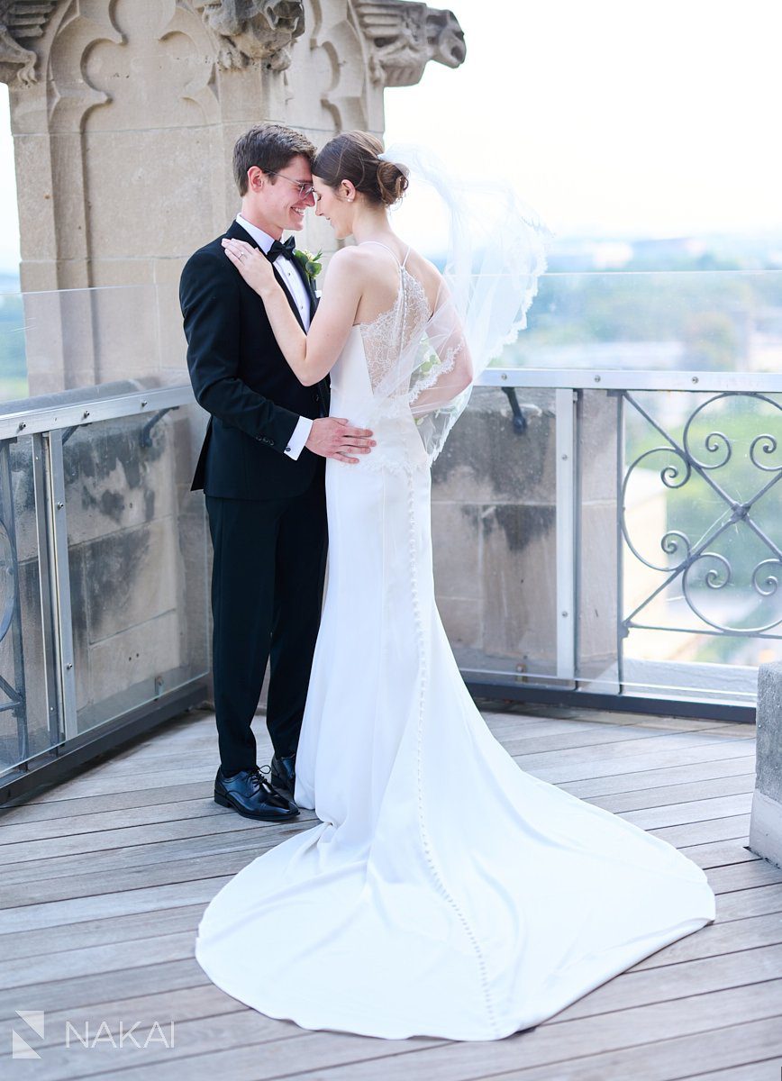university club of chicago wedding photos bride groom rooftop