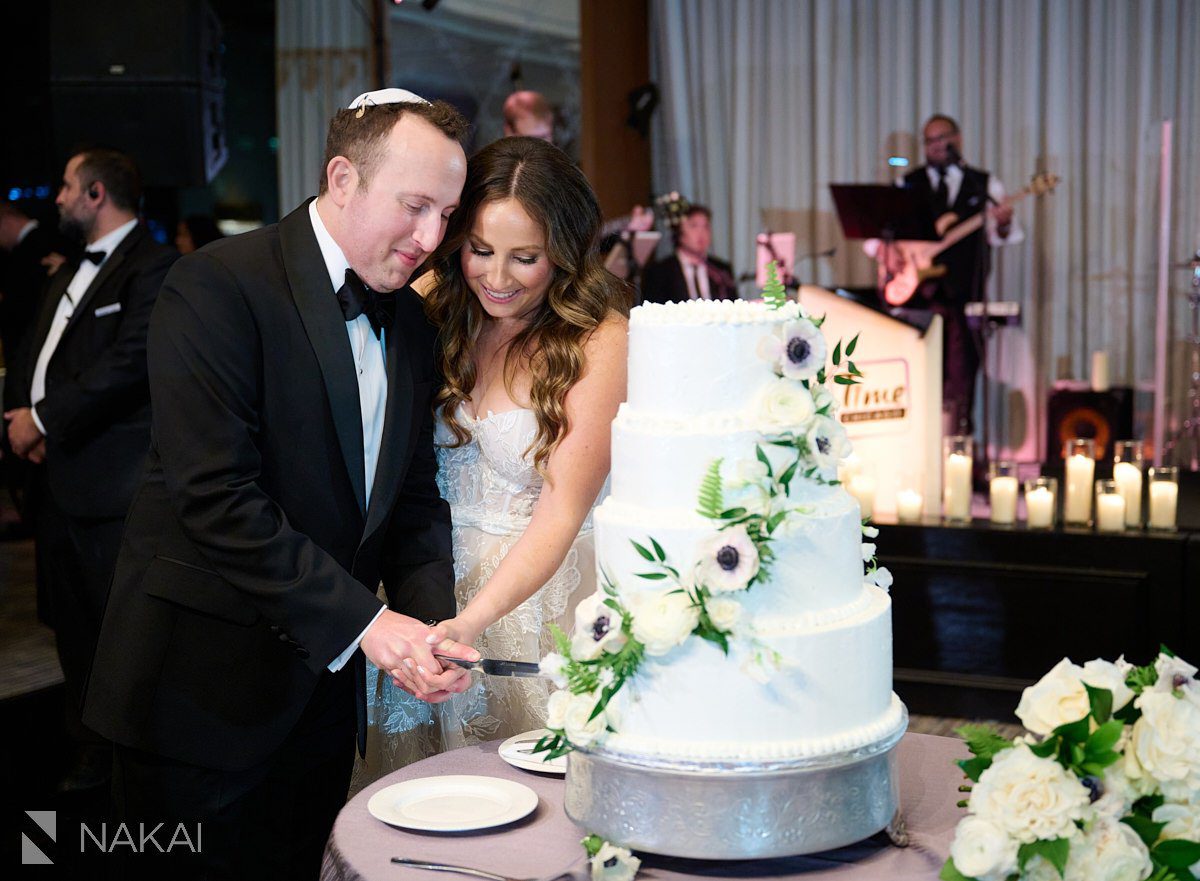 chicago ritz carlton wedding photos reception cake
