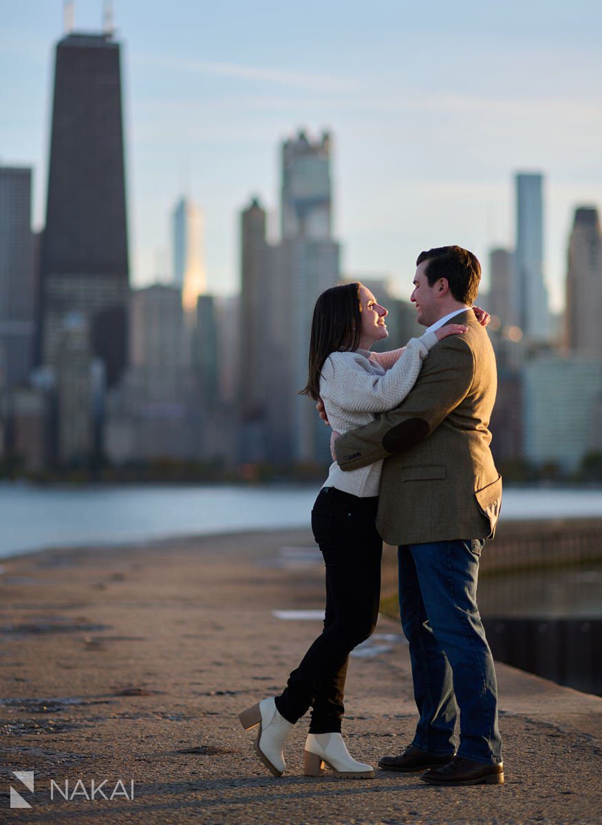 Lincoln park engagement session photography chicago skyline