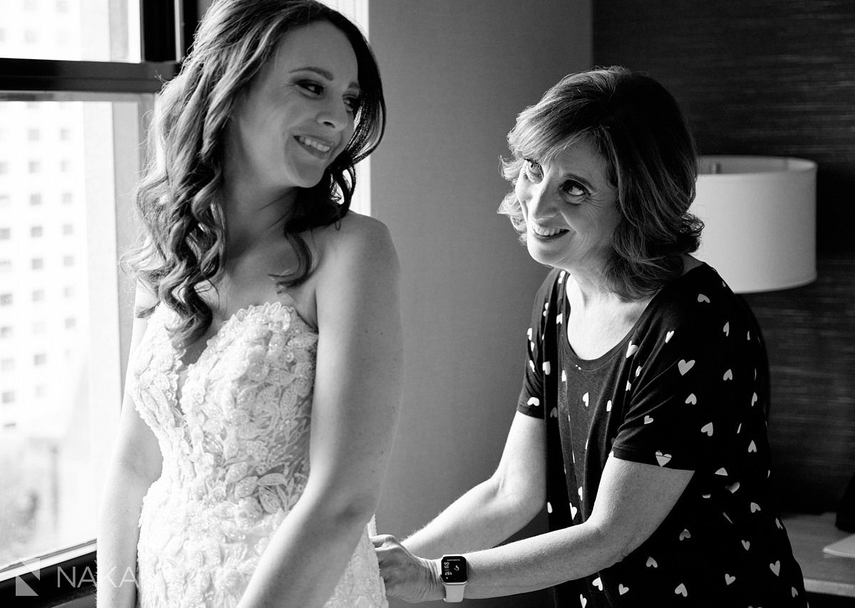 chicago intercontinental wedding photos getting ready