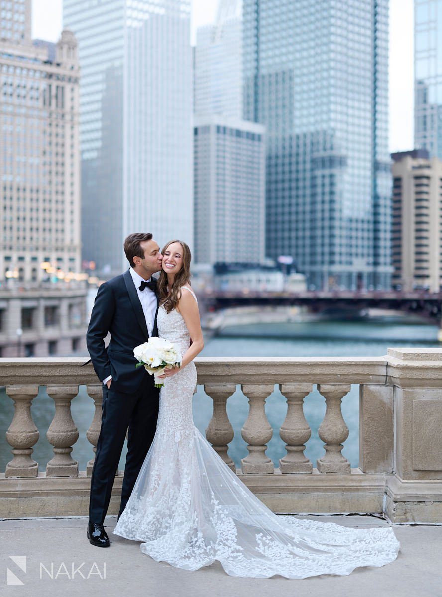 intercontinental chicago wedding photos Wrigley building