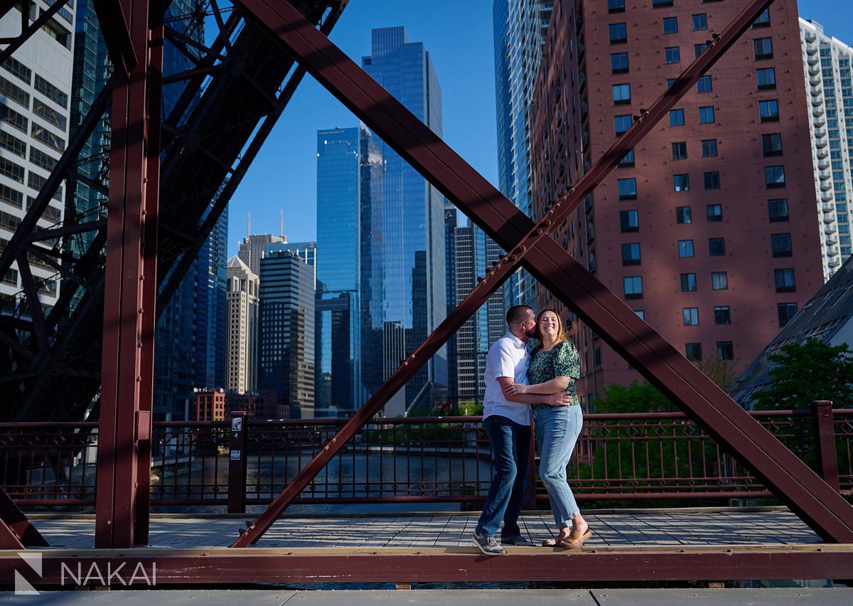 Kinzie bridge engagement photos chicago river couple