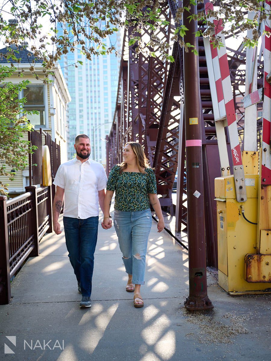 Kinzie bridge engagement photos chicago river couple