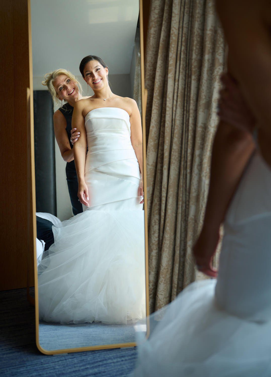 chicago ritz Carlton wedding photography getting ready mother of the bride 