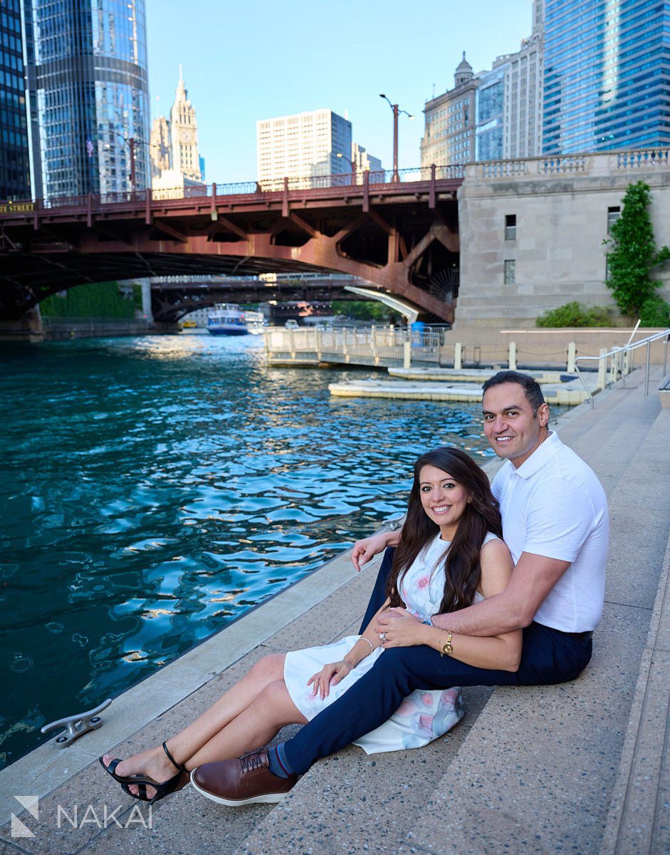 romantic chicago engagement photos riverwalk
