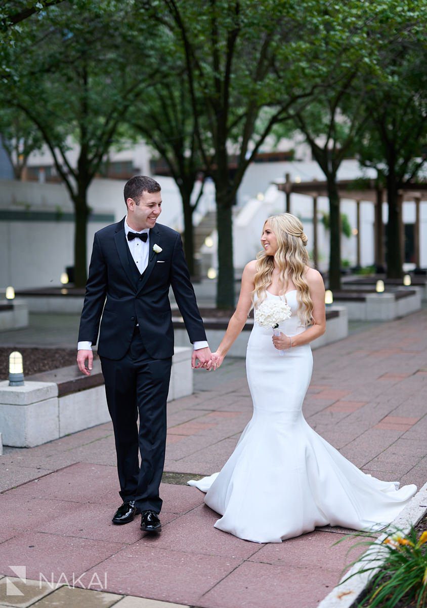 loews chicago wedding photos outside bride groom