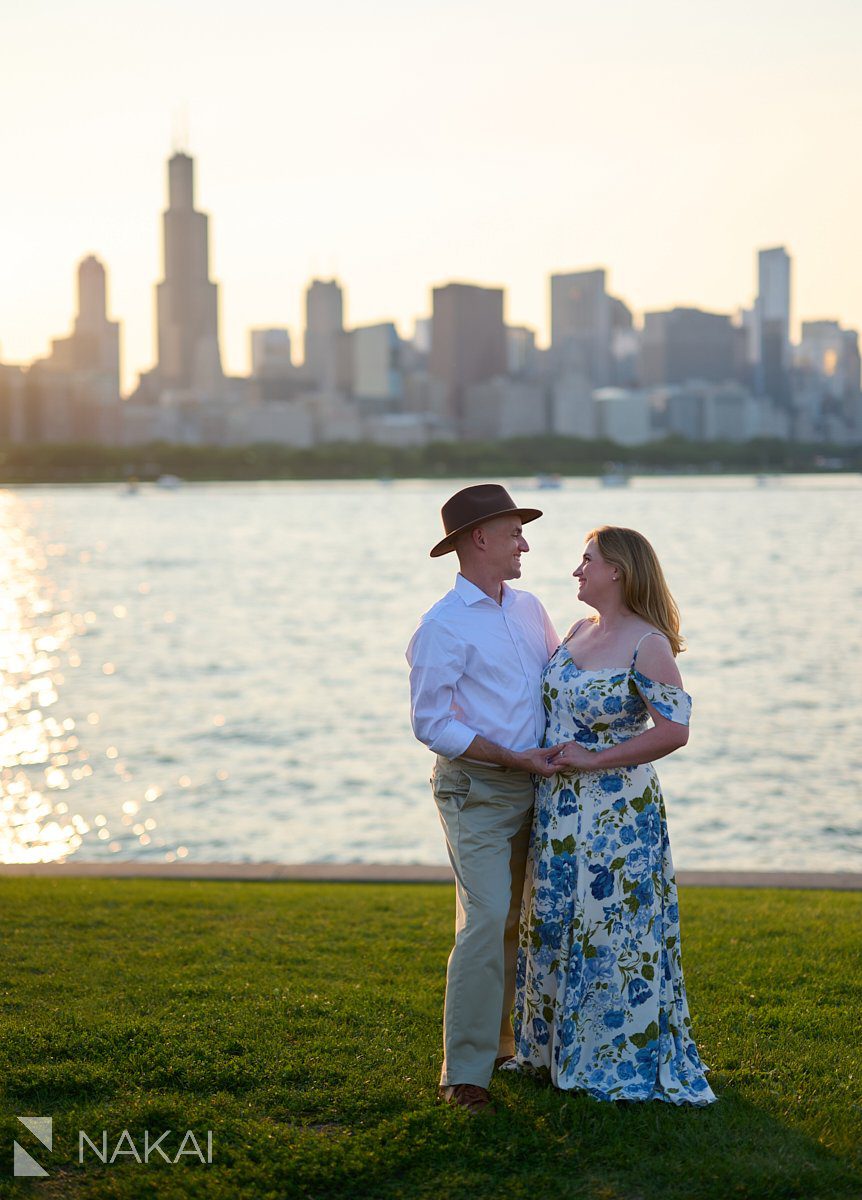 Chicago lakefront engagement photos skyline adler planetarium