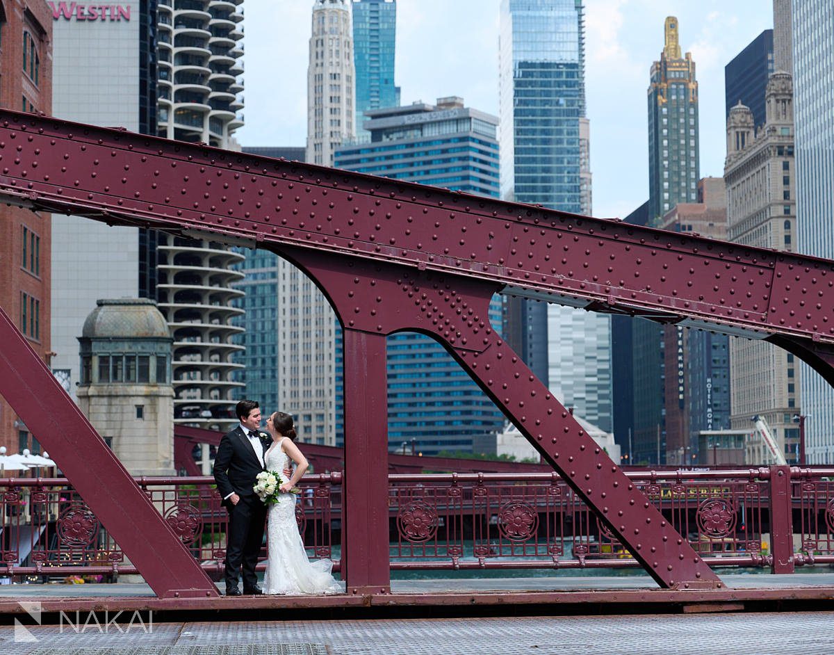 chicago bridge wedding photos