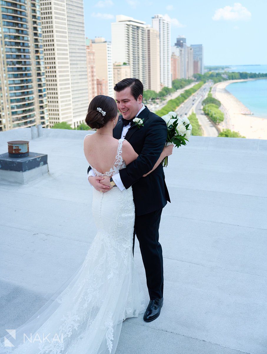 the drake chicago wedding photo roof bride and groom