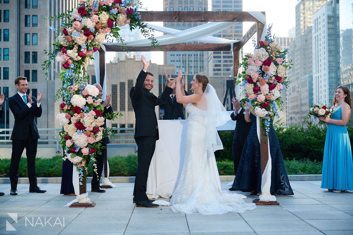 Loews Chicago Wedding pictures rooftop ceremony on terrace kiss