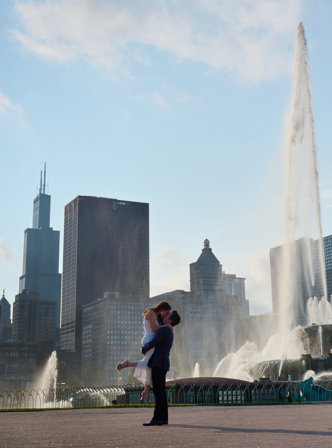 Buckingham Fountain engagement photos chicago skyline silhouette 