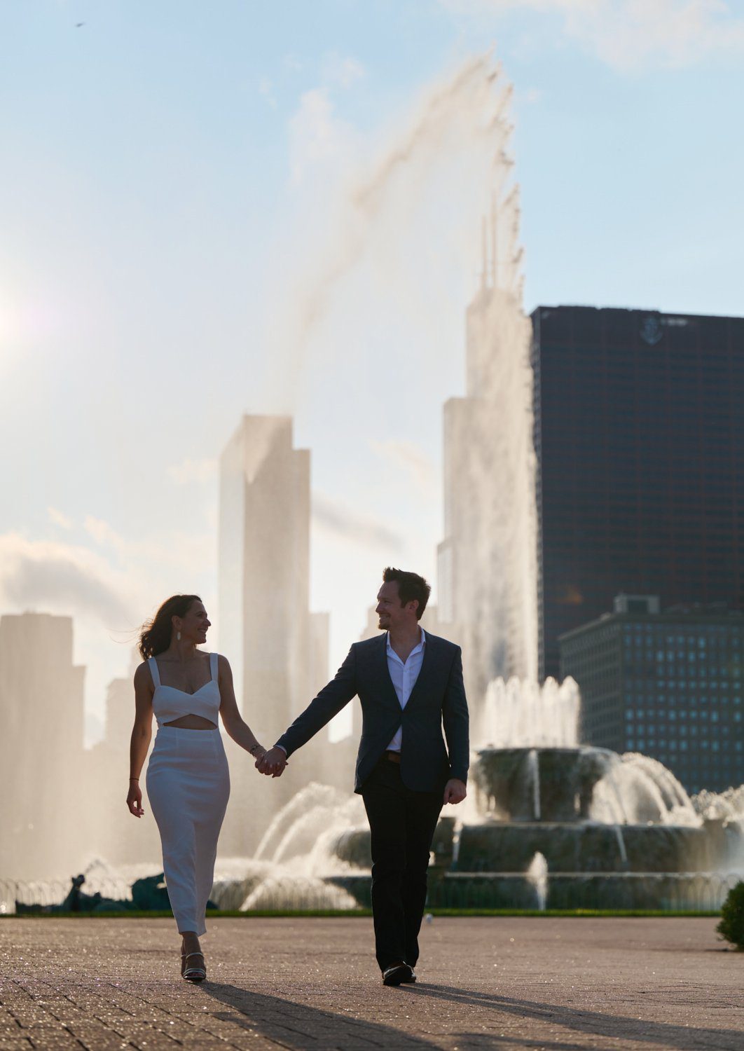 Buckingham Fountain engagement photos chicago skyline silhouette 