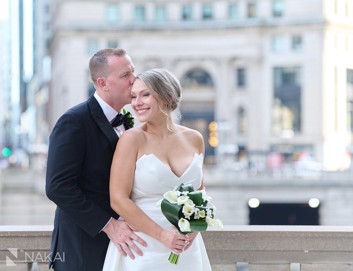 chicago wedding photos wrigley building