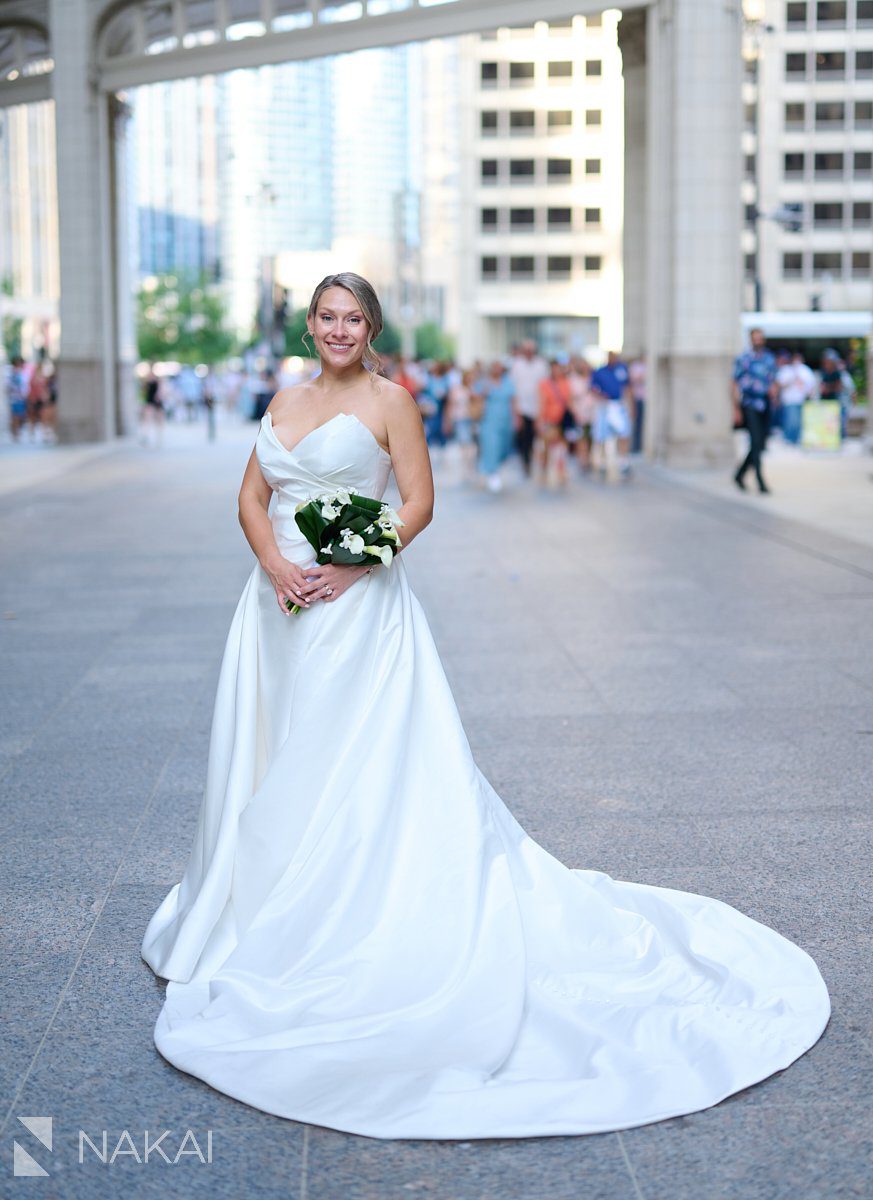 chicago wrigley building wedding photo bride