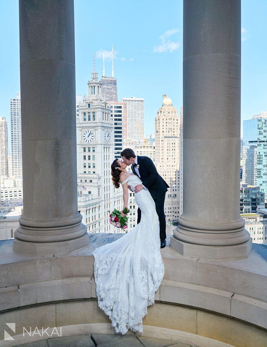 chicago londonhouse wedding photos cupola dip kiss
