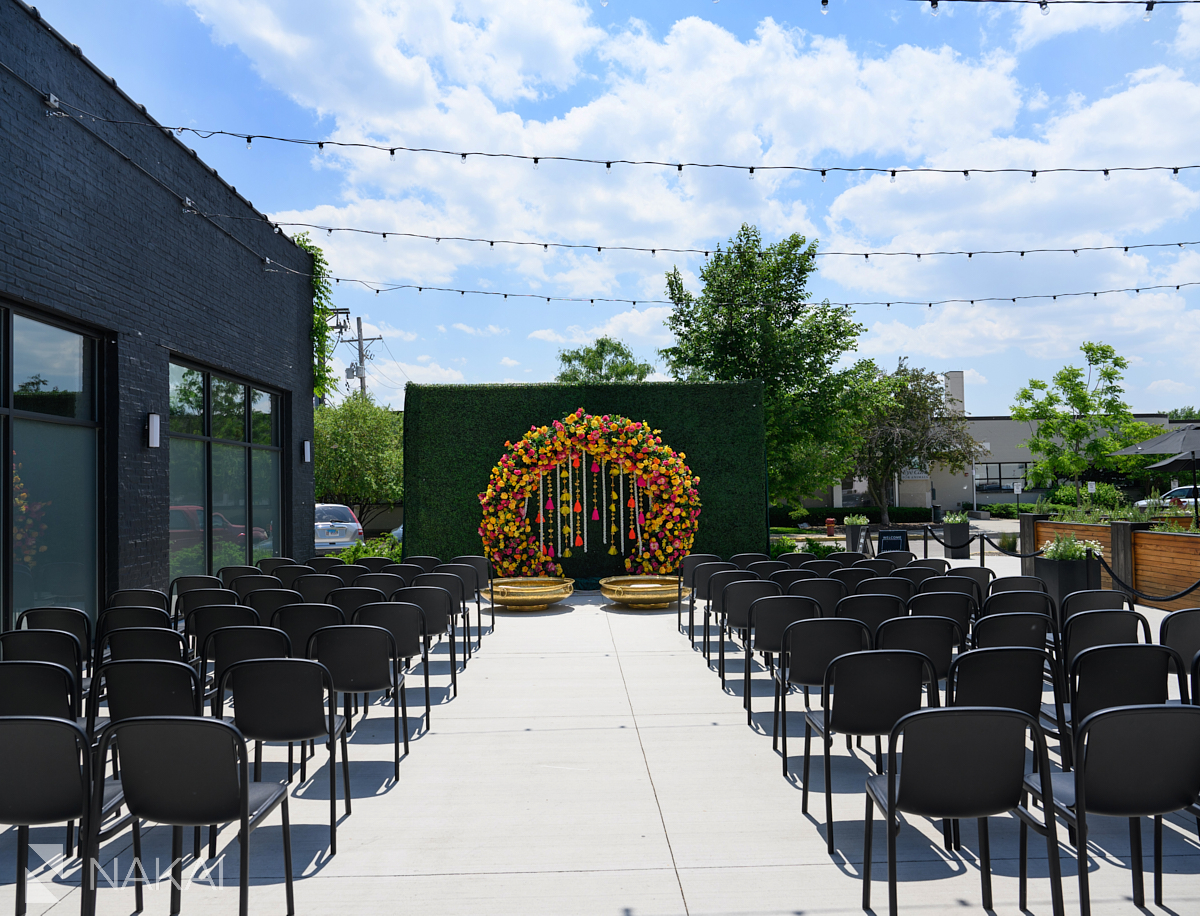 Sarabande Chicago venue outside wedding ceremony