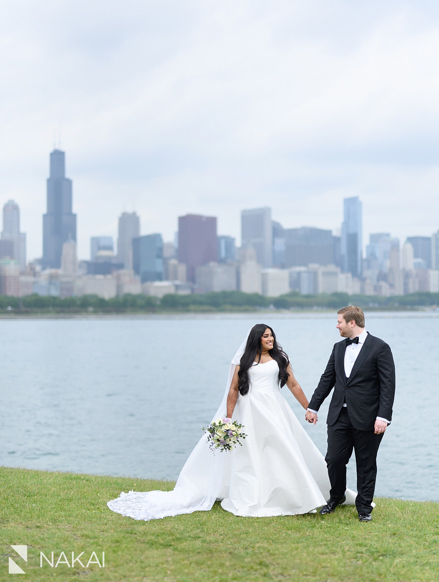 chicago planetarium wedding pictures bride and groom skyline