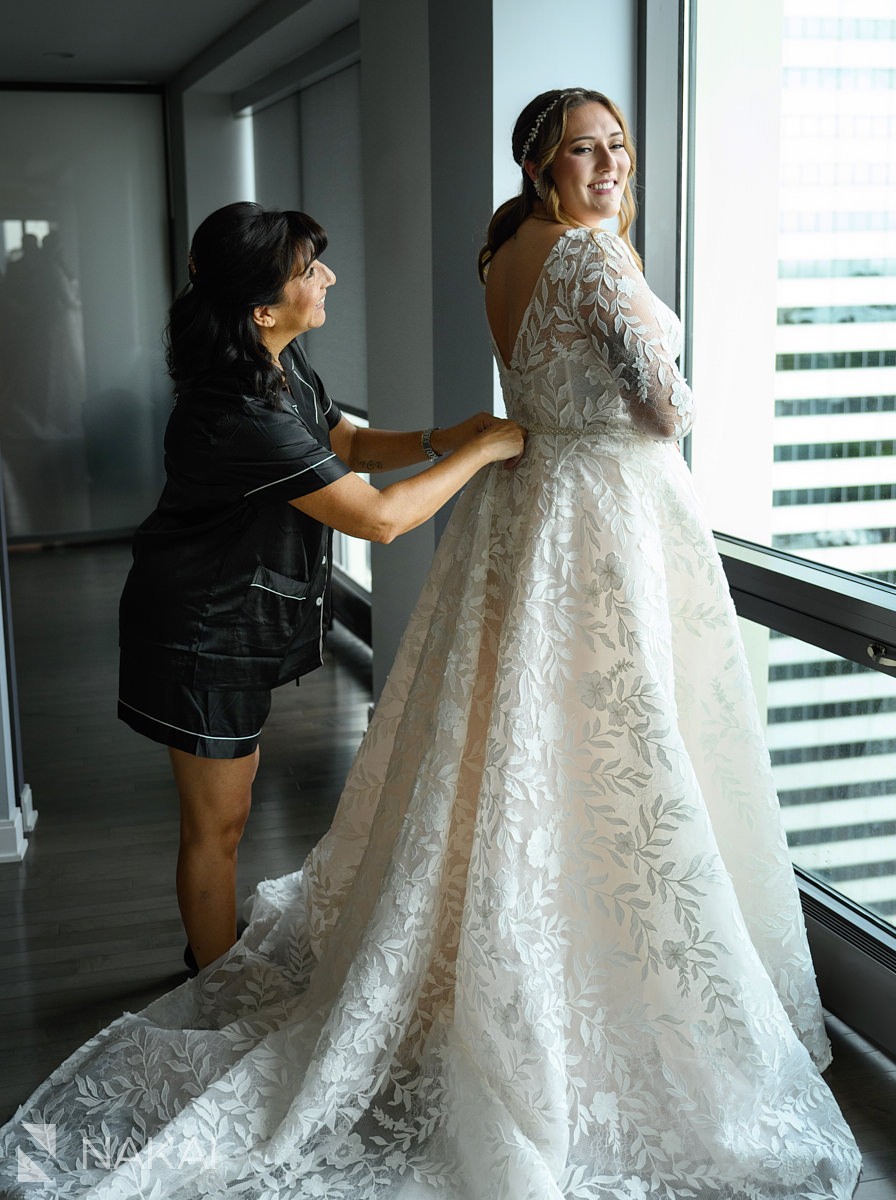 chicago luxury wedding photo getting ready 