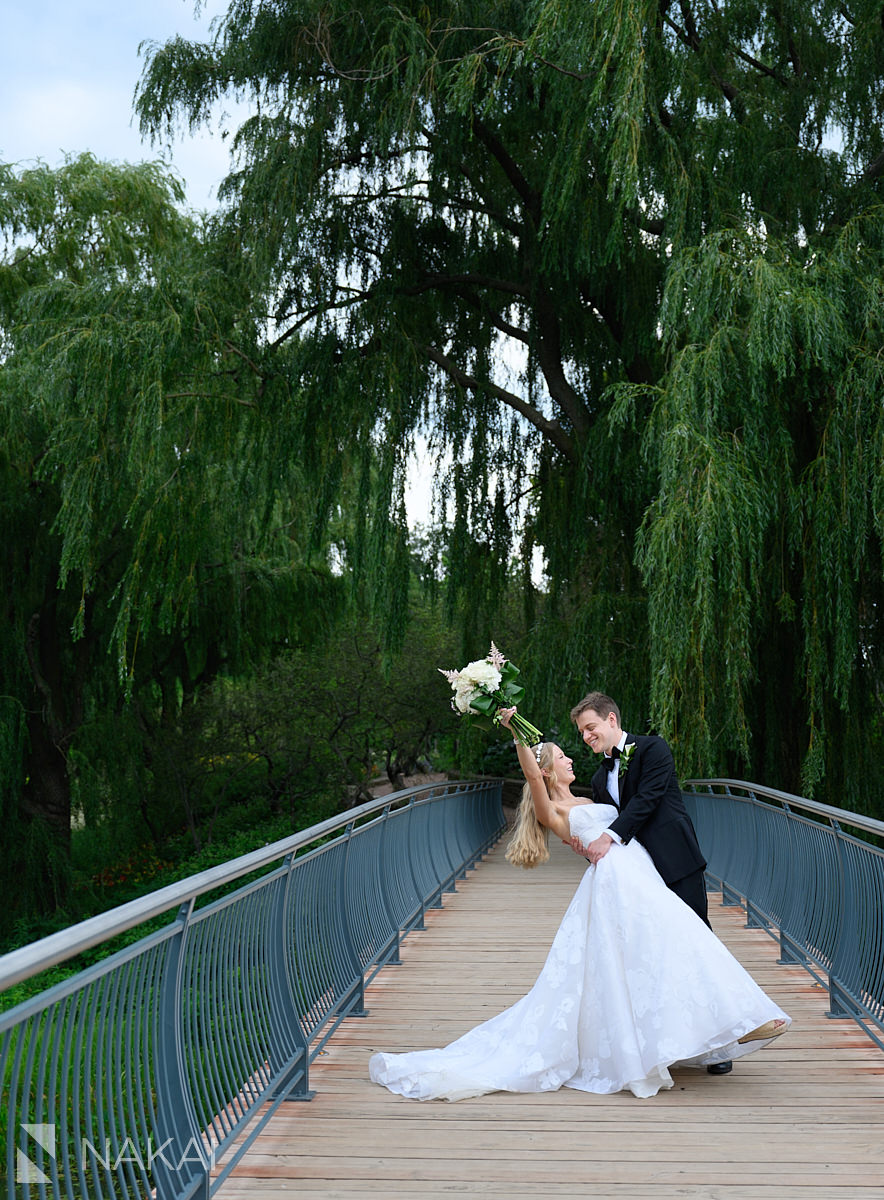 chicago botanic garden wedding photos bride and groom