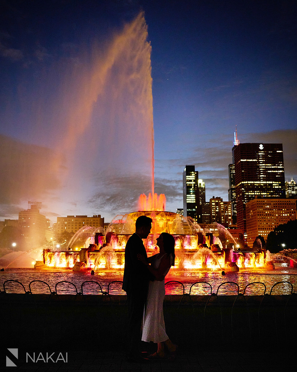buckingham fountain chicago engagement photo sunset