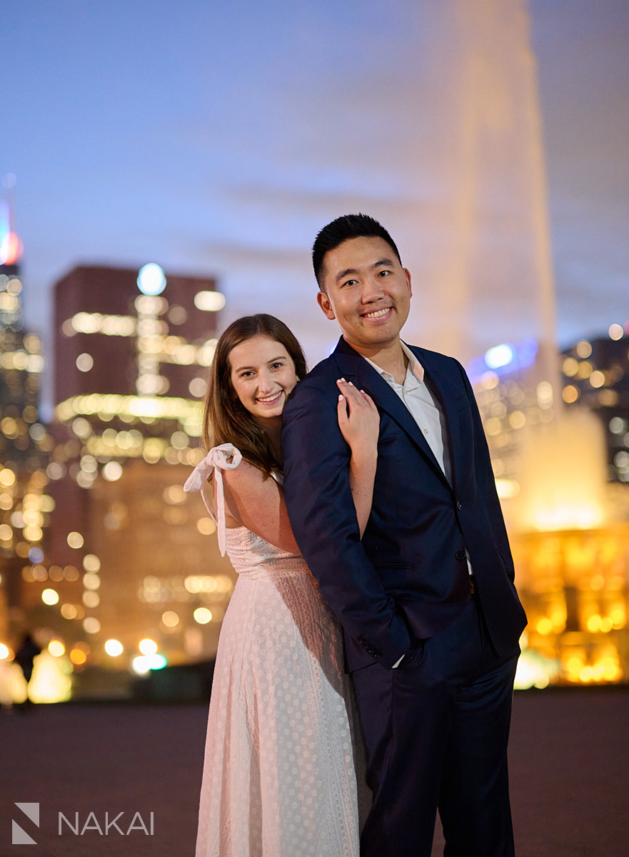 buckingham fountain chicago engagement photos sunset