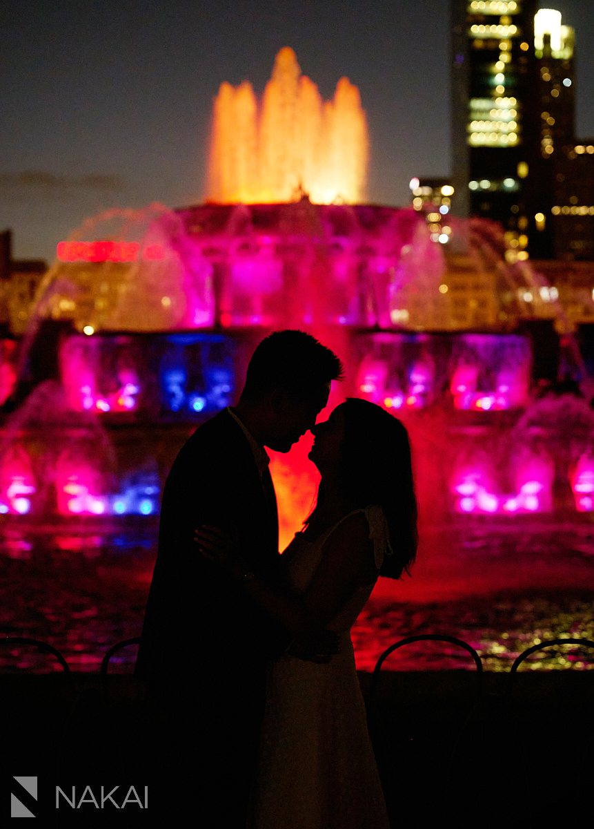 buckingham fountain chicago engagement pictures night time