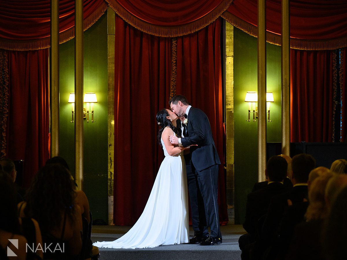 chicago casino club chicago wedding photos ceremony first kiss
