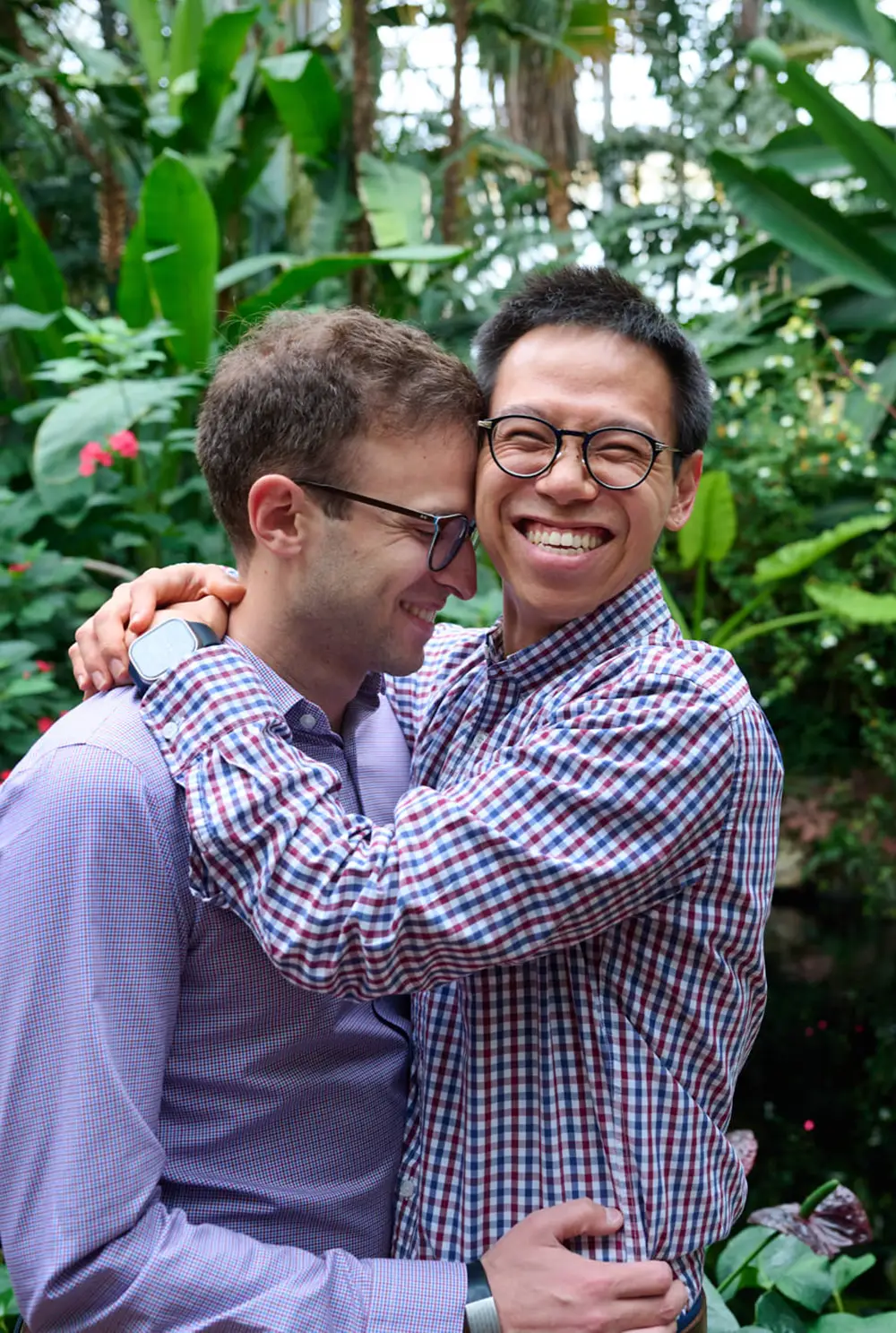 winter chicago engagement photo indoor at lincoln park conservatory