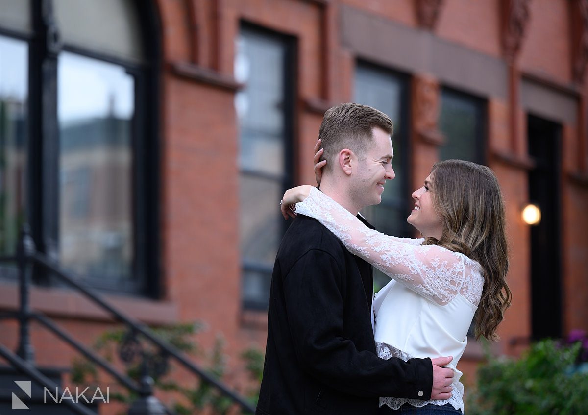 brownstone old town chicago engagement photos with couple