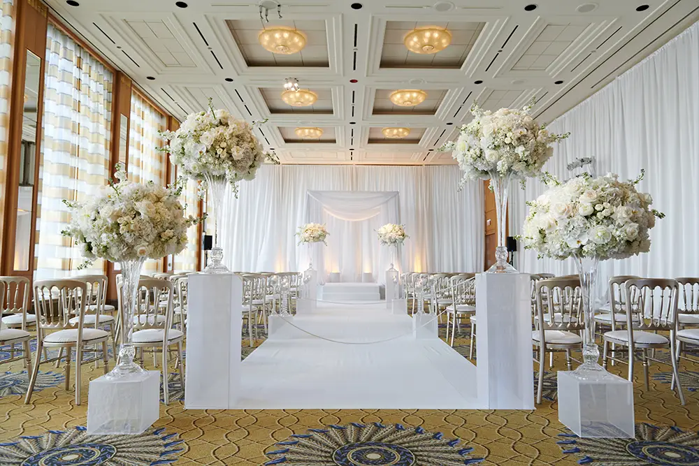 chicago peninsula wedding ceremony empty room photo