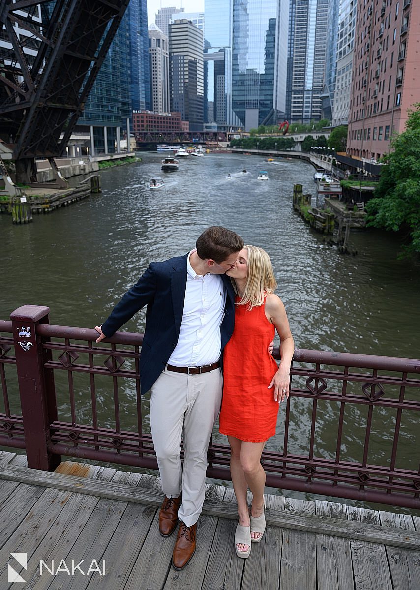 kissing on kinzie bridge during engagement session