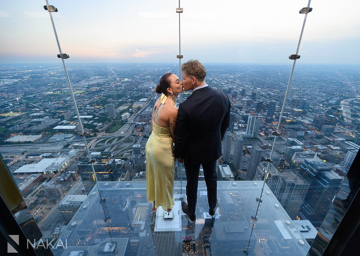 kiss on ledge at chicago willis tower skydeck proposal 