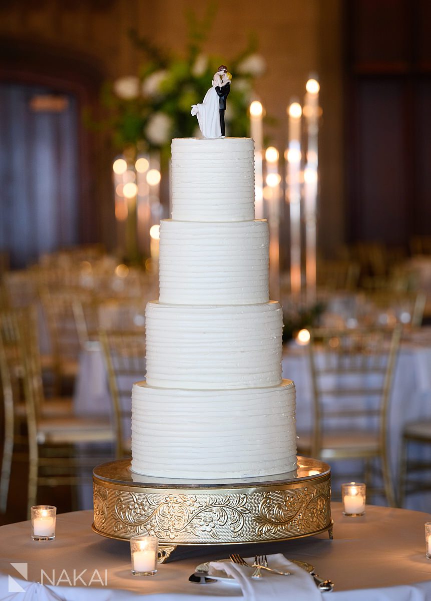wedding cake in cathedral hall at university club chicago
