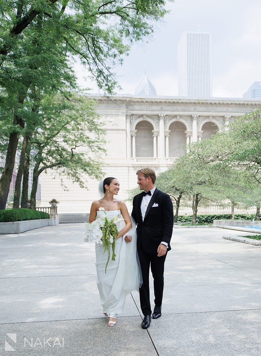B&G in south garden wedding photos at art institute