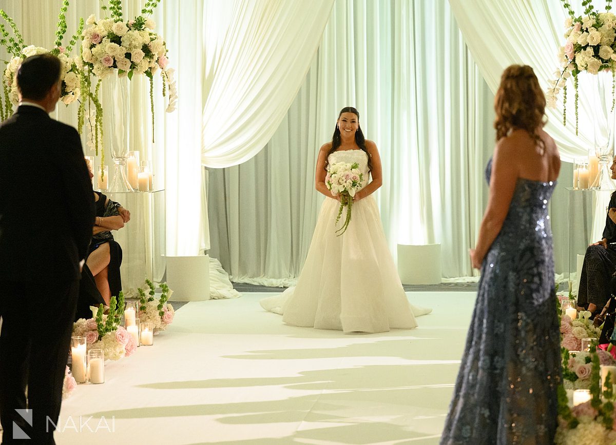 Radisson blu aqua hotel chicago wedding ceremony 