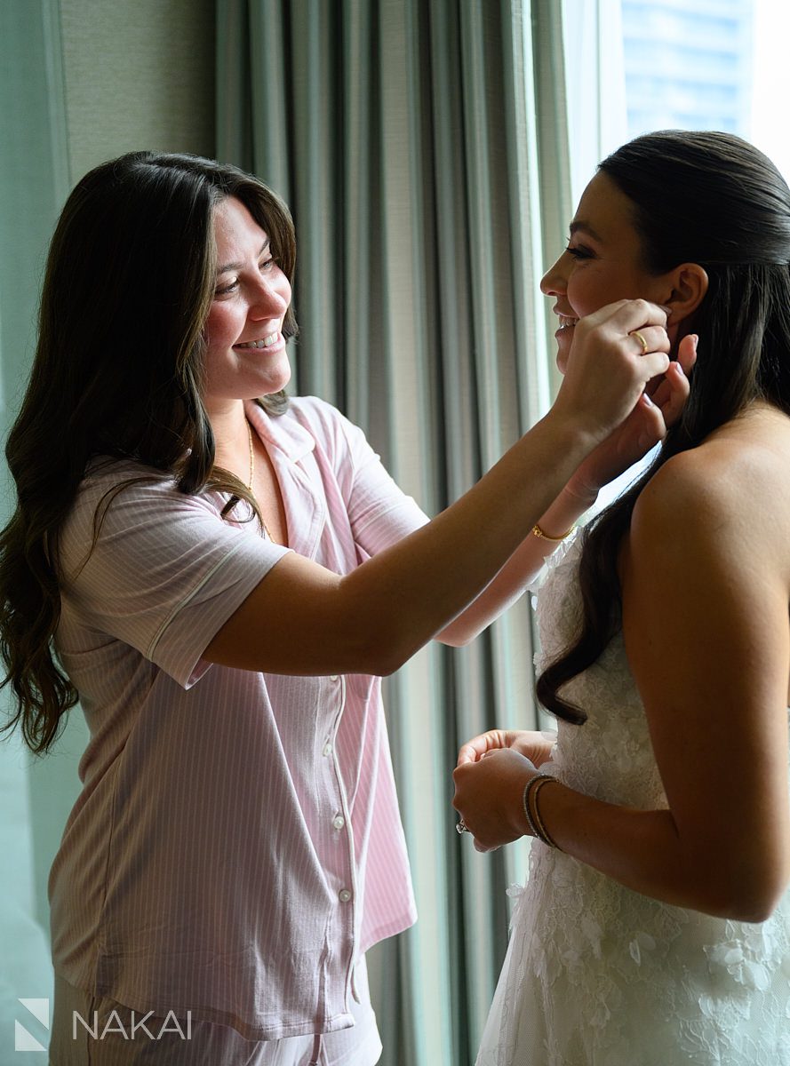 candids sister helping bride Radisson blu aqua hotel chicago wedding 
