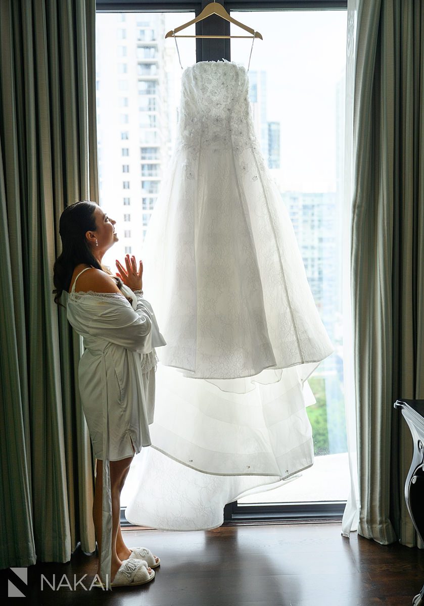 getting ready Radisson blu aqua hotel chicago wedding 
