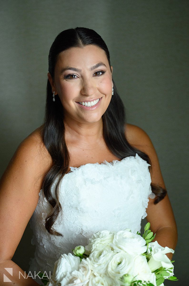 getting ready bride photo Radisson blu aqua hotel chicago wedding 