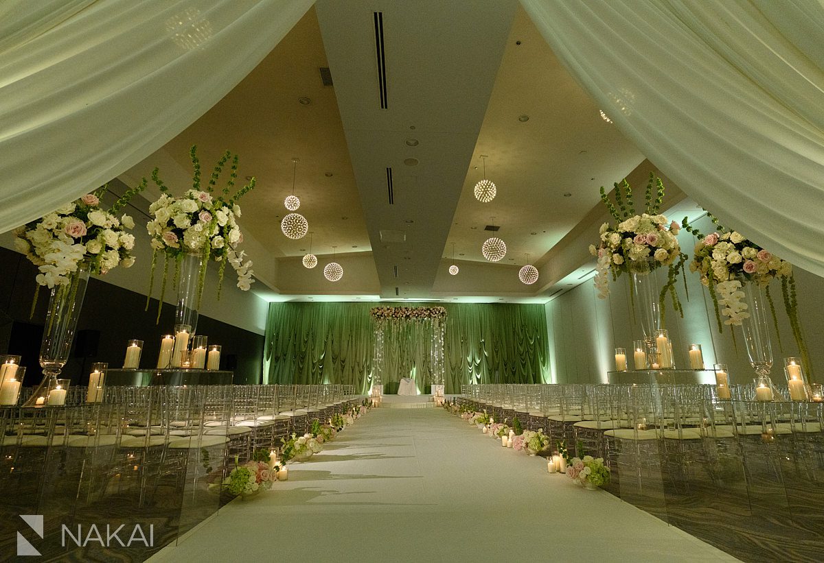 HMR designs Radisson blu aqua hotel chicago wedding photo 