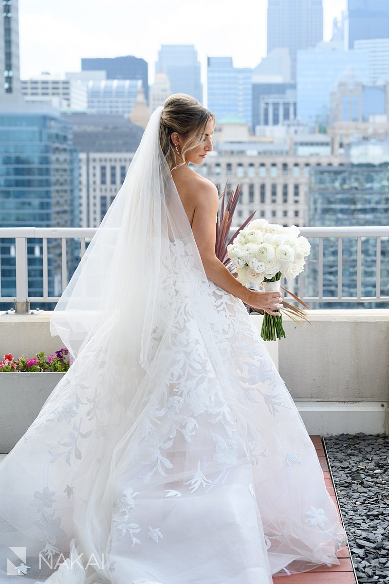 solo bride photo from the side with bouquet